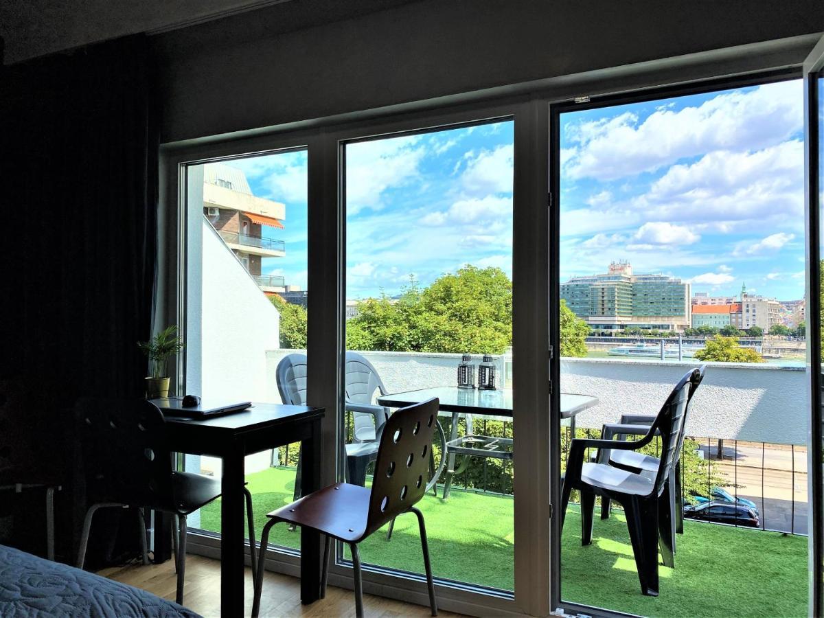 Danube View Artapartment With Balcony บูดาเปสต์ ภายนอก รูปภาพ